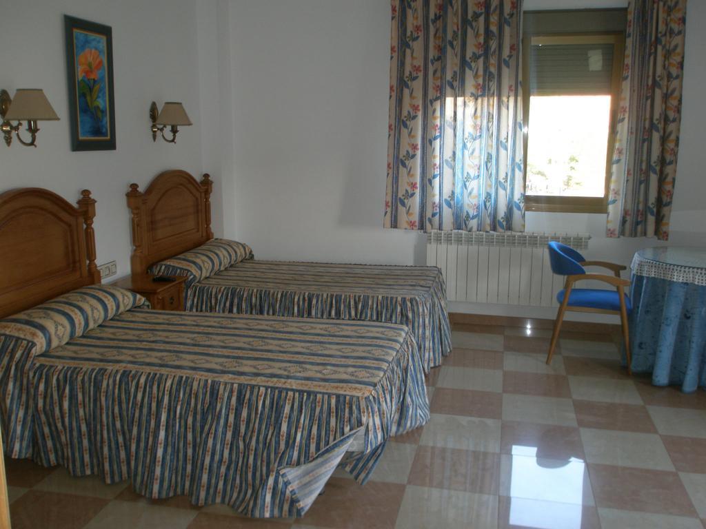 Hostal Los Rosales Alcaraz Szoba fotó
